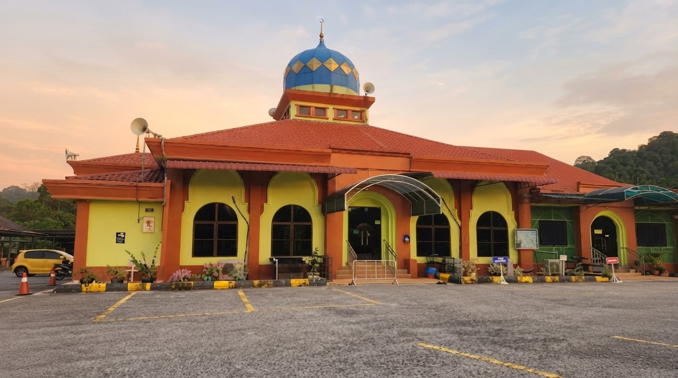 MASJID KUBU GAJAH GUNUNG SEMANGGOL in Perak