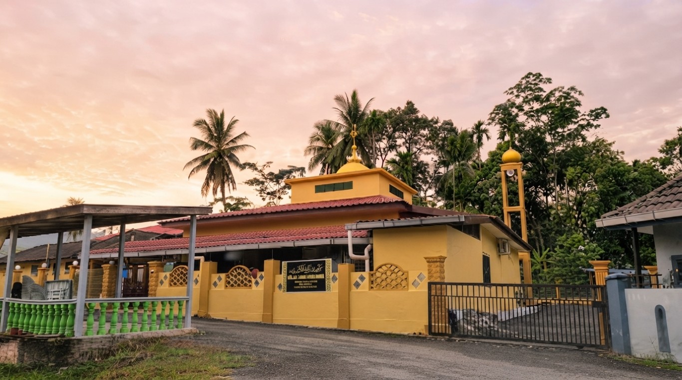 MASJID NAJMUDDIN, KG. TANAH MERAH in Perak