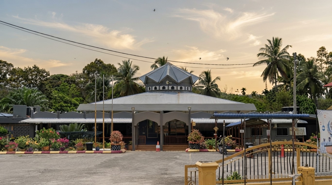 MASJID NUR UKHWAH GUGUSAN FELDA TERSANG in Pahang