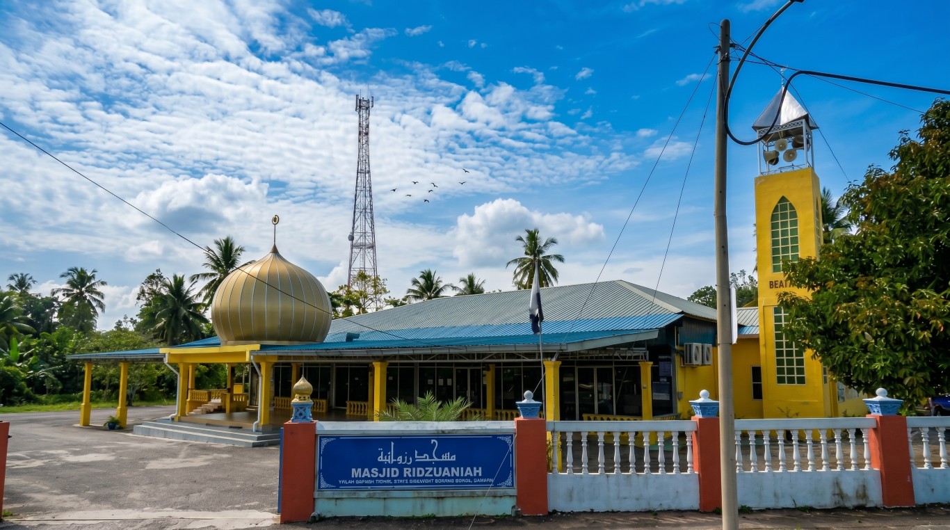 MASJID RIZUANIAH FELDA SUNGAI TEKAM gallery image in Pahang
