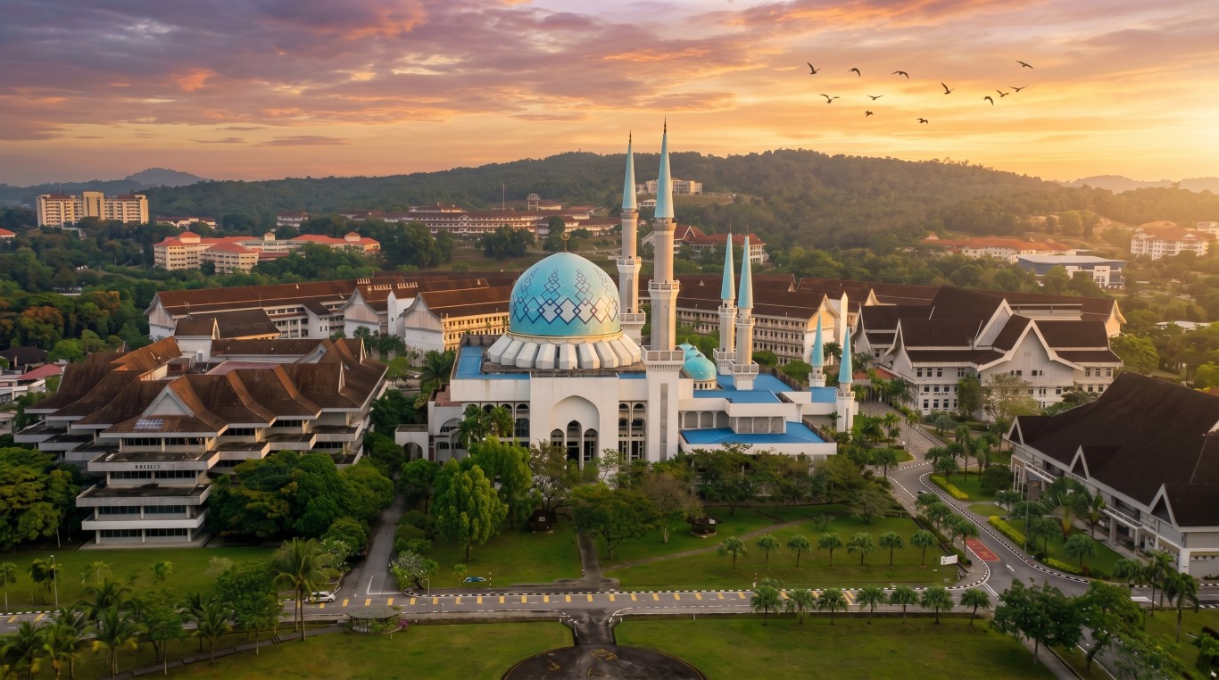 MASJID SULTAN ISMAIL UTM gallery image in Johor