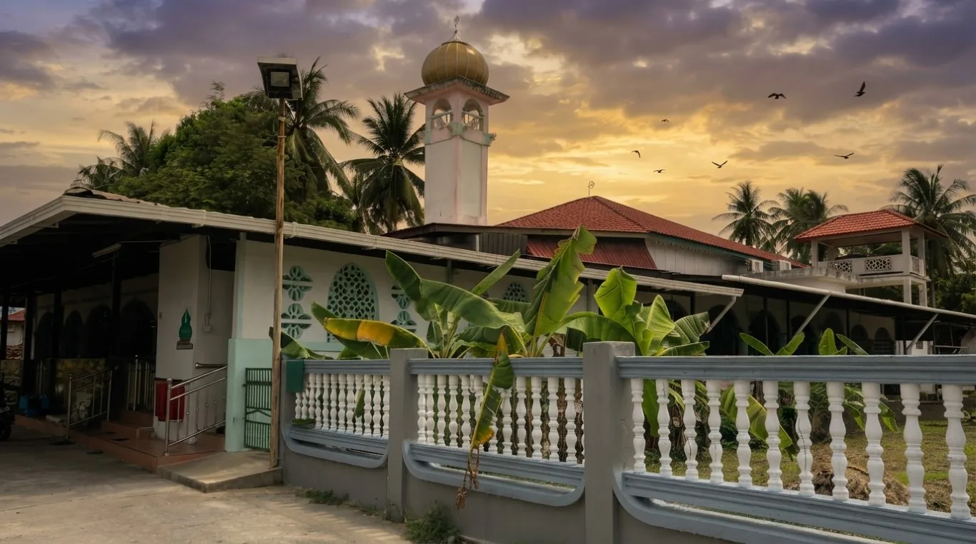 SURAU LAMA SEMUT API in Kelantan
