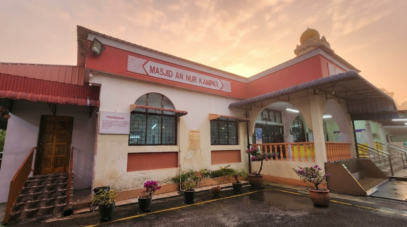 MASJID  AN - NUR KAMPAR in Perak