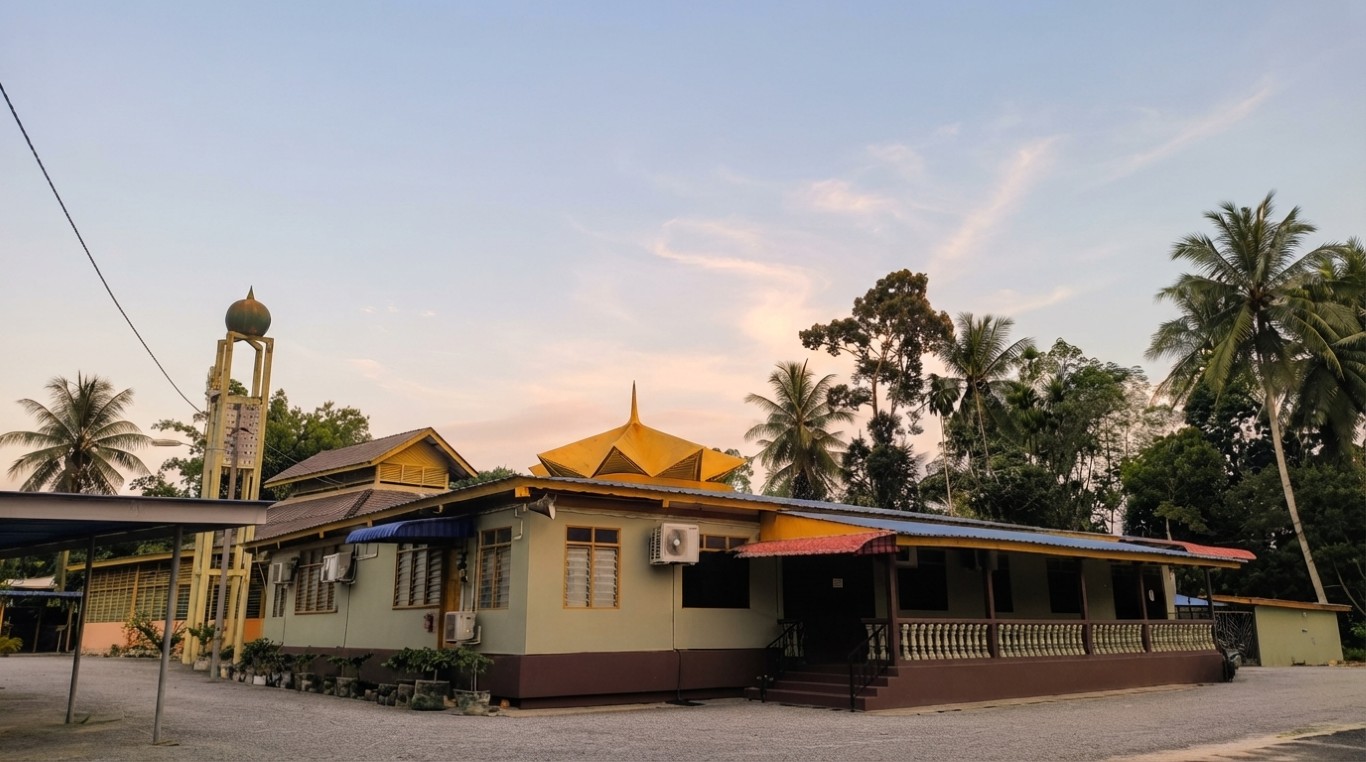 MASJID AL - HUSAINI WAFA KG. BELURU in Perak