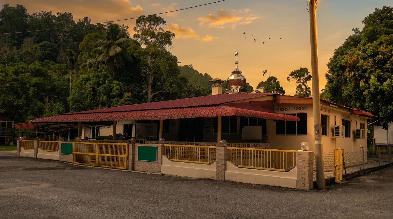 MASJID AL - MUNARIAH in Perak