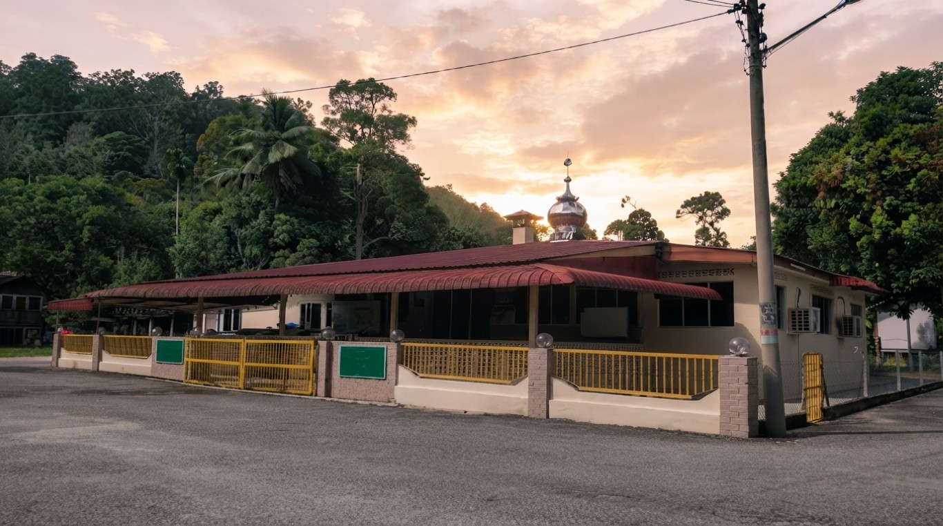 MASJID AL - MUNARIAH, KG MENORA SAYONG in Perak