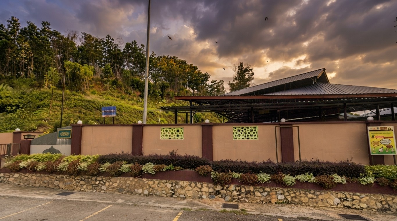 MASJID AL-MAKMUR, TAMAN DESA DAMAI in Pahang