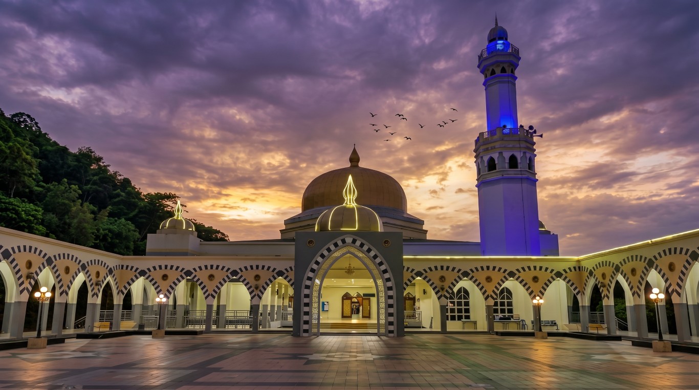 MASJID BESAR DARUL MA'MUR gallery image in Sarawak