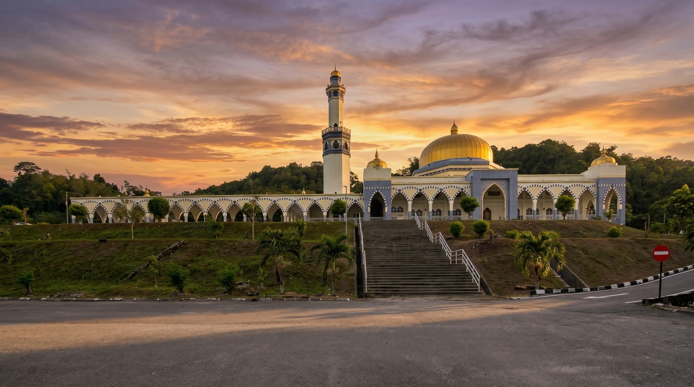 MASJID BESAR DARUL MA'MUR gallery image in Sarawak