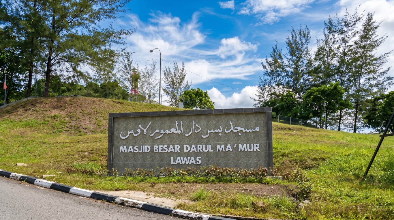 MASJID BESAR DARUL MA'MUR gallery image in Sarawak