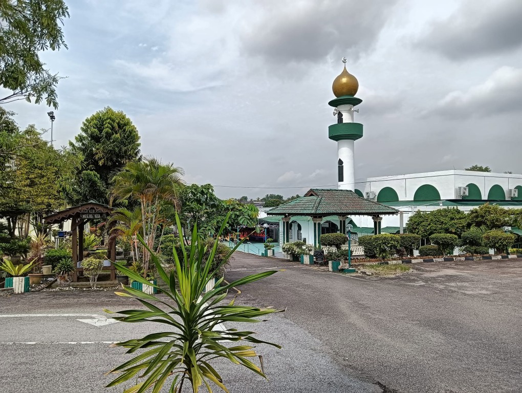 MASJID HAJAH MOMINBI AHMAD ANGGULIA in Johor