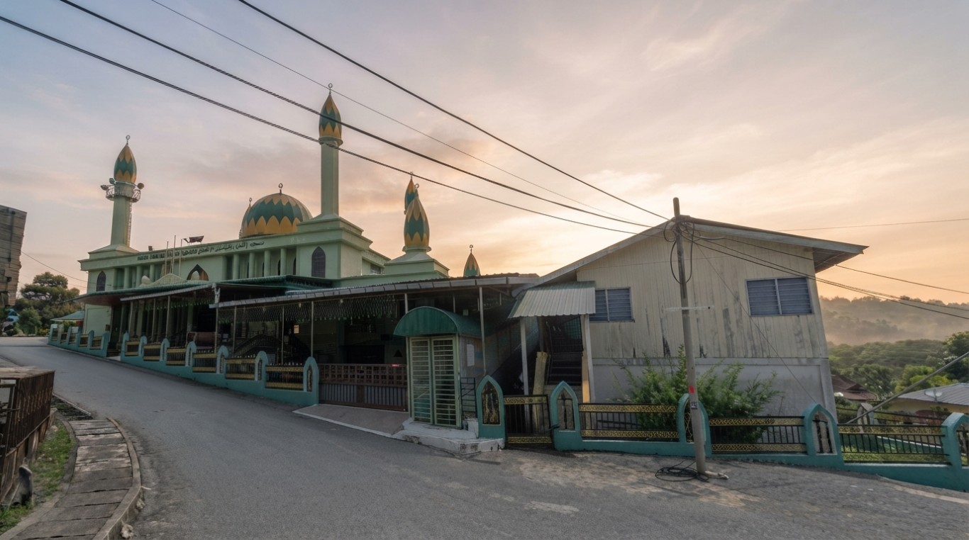 MASJID ISKANDARI KG KUAK LUAR in Perak