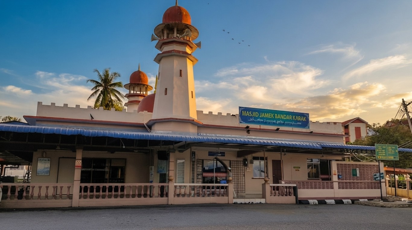 MASJID JAMEK BANDAR KARAK in Pahang