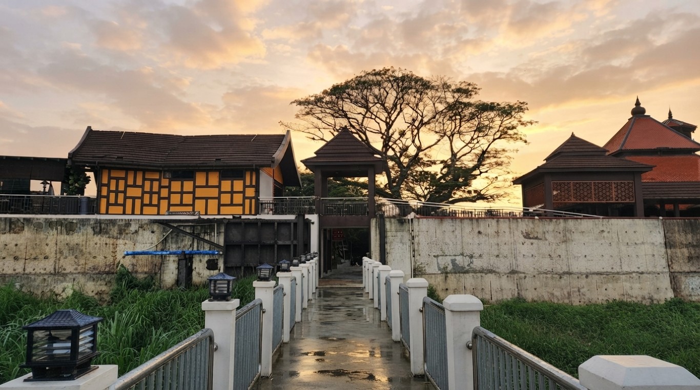 MASJID MUKIM KAMPUNG LAUT gallery image in Kelantan